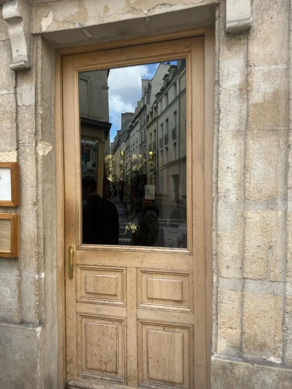 Планировка квартиры с расстановкой мебели и схемой электрики